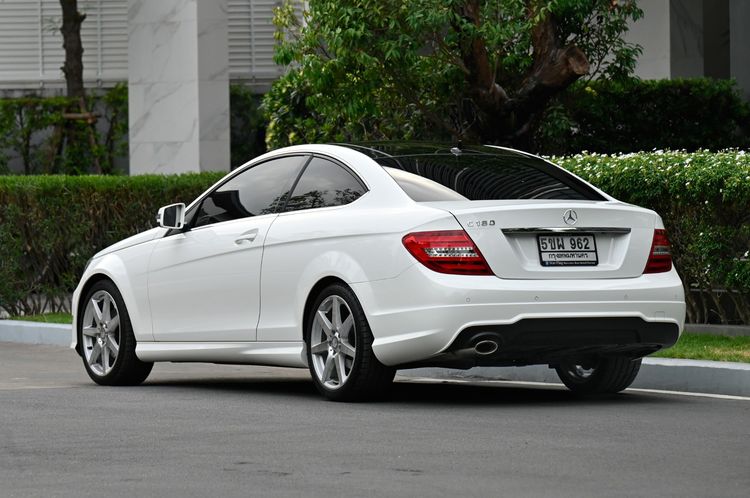 Mercedes-Benz C-Class 2014 C180 AMG Sedan เบนซิน ไม่ติดแก๊ส เกียร์อัตโนมัติ ขาว รูปที่ 3