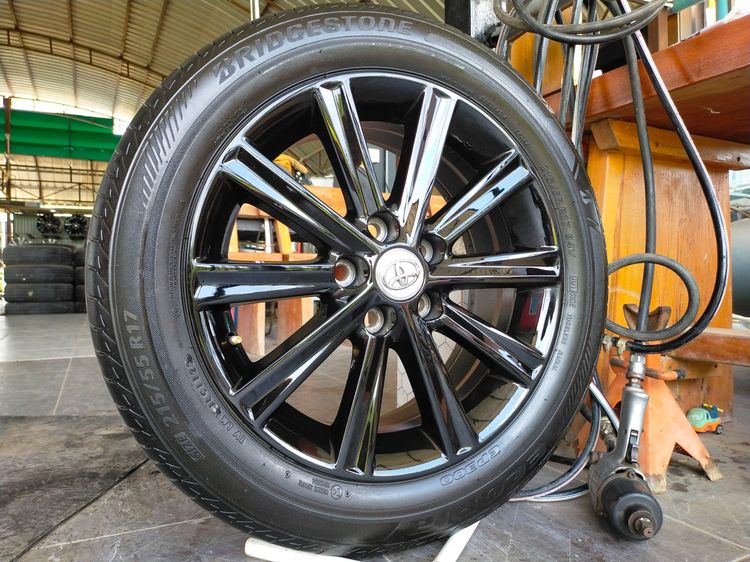 แม็กโตโยต้า ขอบ17 สีอบpowder coat พร้อมยางบริสโตน 215 55 17 ปี23 ไร้รอยไม่ดุ้งไม่คดไม่แตก ใส่ camry innova