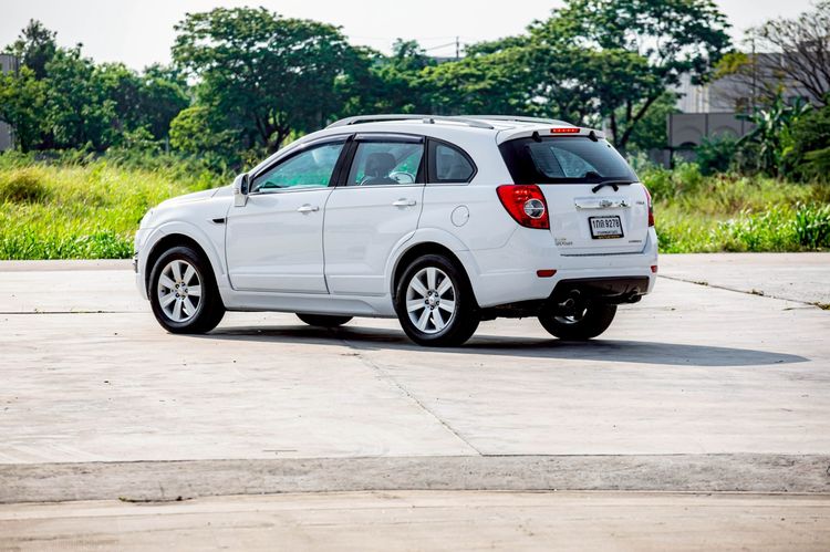 Chevrolet Captiva 2012 2.4 LT 4WD Utility-car เบนซิน เกียร์อัตโนมัติ ขาว รูปที่ 4