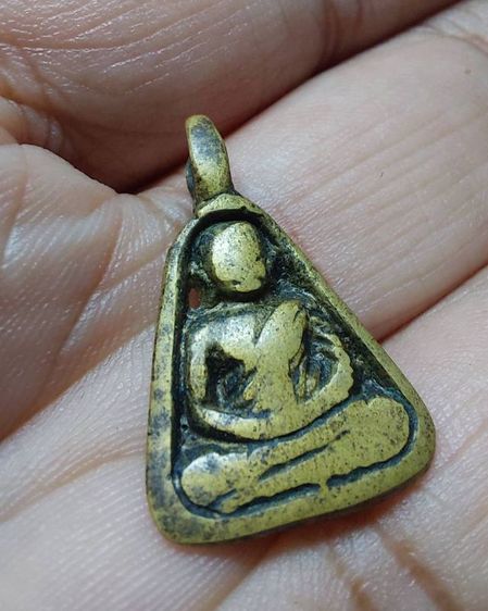 เหรียญจอบเล็ก หลวงพ่อเงินบางคลาน แห้งเก่า เนื้อจัด  รูปที่ 3