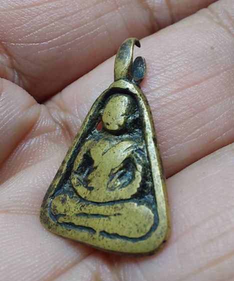 เหรียญจอบเล็ก หลวงพ่อเงินบางคลาน แห้งเก่า เนื้อจัด  รูปที่ 6