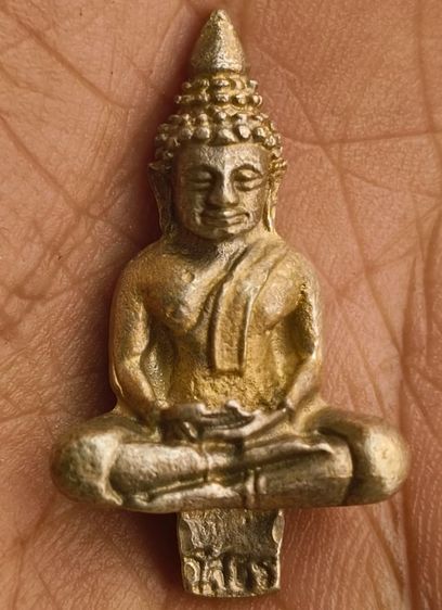 พระรูปหล่อยอดธงหลวงพ่อโสธร