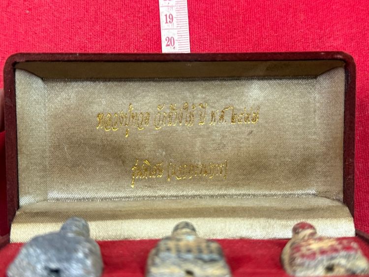 พระหลวงปู่ทวดวัดช้างให้เนื้อว่านพิมพ์ใหญ่สามองค์คุกรักครบชุดพร้อมกล่องจากกรรมการ รูปที่ 2