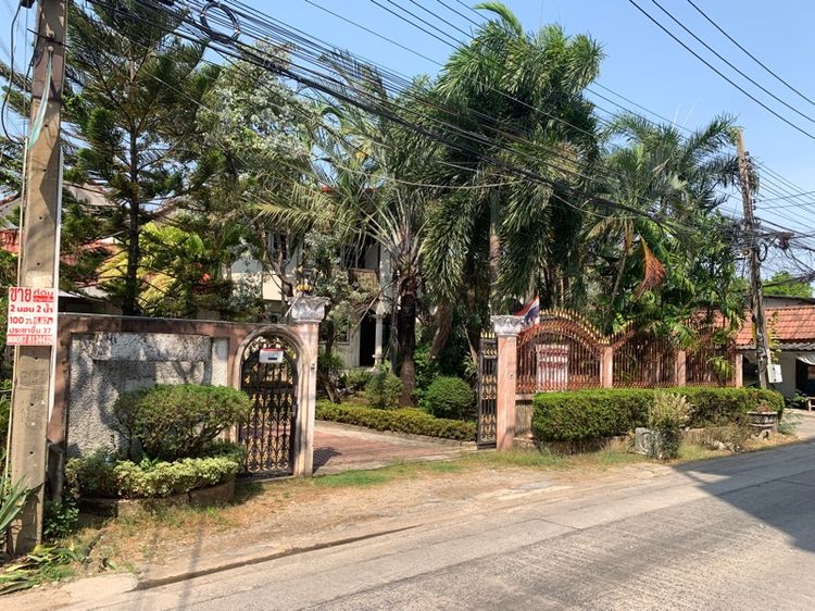 บ้านพร้อมที่ดิน 90 ตารางวา ซอยประชาชื่นนนทบุรี2