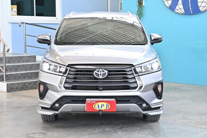Toyota Innova 2023 2.8 Crysta Premium Utility-car ดีเซล เกียร์อัตโนมัติ เทา รูปที่ 2