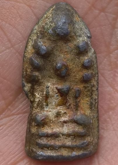 พระหล่อเนื้อชิน