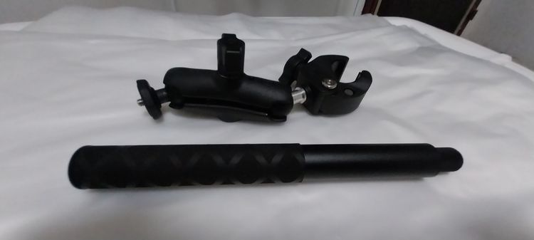 ขาย Action Invisible Selfie Stick + Bike Mount ของแท้สั่งจาก Insta360 Official Store มือสอง สภาพ 99.99 เปอร์เซ็นต์  รูปที่ 2