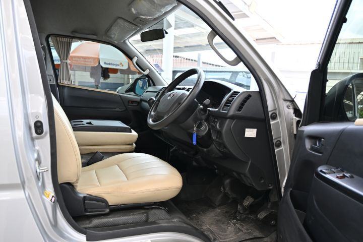 Toyota Commuter 2019 3.0 ดีเซล เกียร์ธรรมดา เทา รูปที่ 4