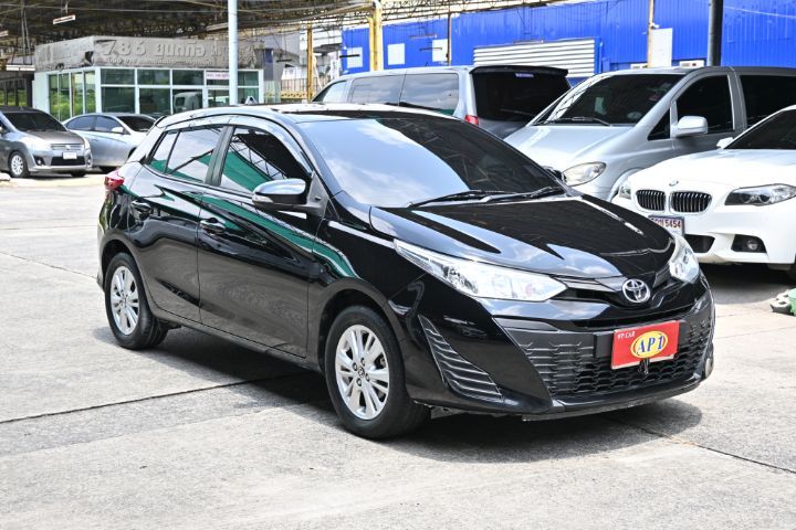 รถ Toyota Yaris 1.2 E สี ดำ