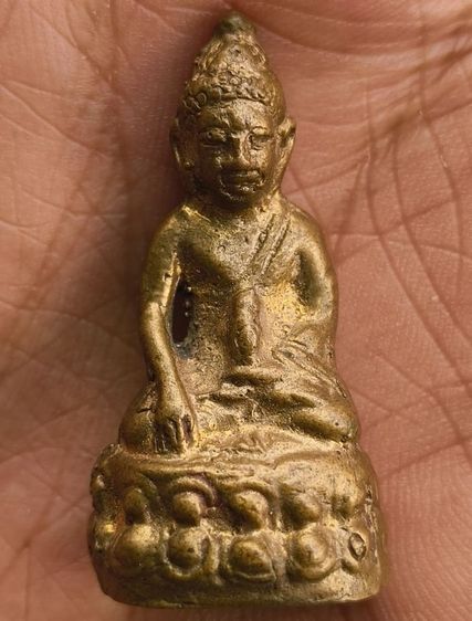 พระรูปหล่อกริ่งเนื้อเก่า