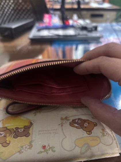 กระเป๋าคล้องมือ coach แท้มือสอง สภาพดีมาก รูปที่ 4