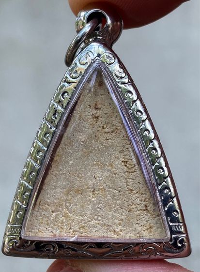 พระเก่าเนื้อผง พร้อมเลี่ยม รูปที่ 2