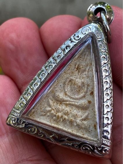 พระเก่าเนื้อผง พร้อมเลี่ยม รูปที่ 5