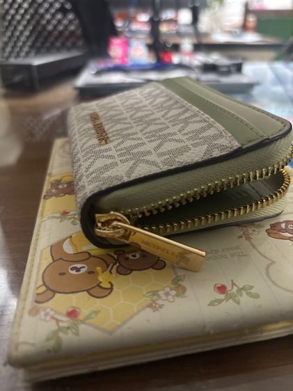 กระเป๋าสตางค์ MK ของแท้มือสอง สภาพดีมาก รูปที่ 4