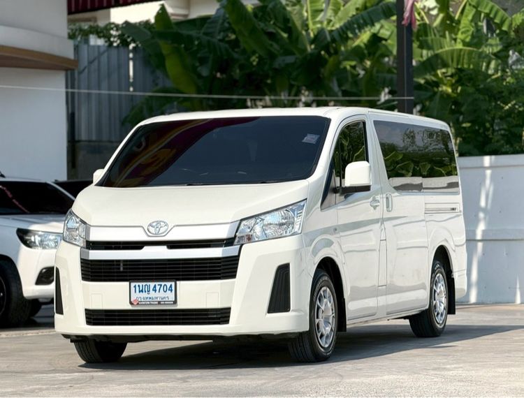 รถ Toyota Hiace 2.8 economy สี ขาว