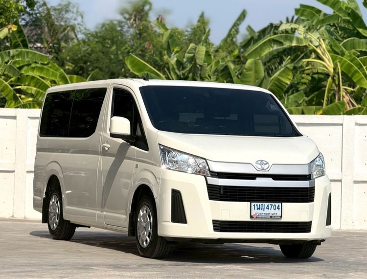Toyota Hiace 2020 2.8 economy Van ดีเซล ไม่ติดแก๊ส เกียร์ธรรมดา ขาว รูปที่ 3