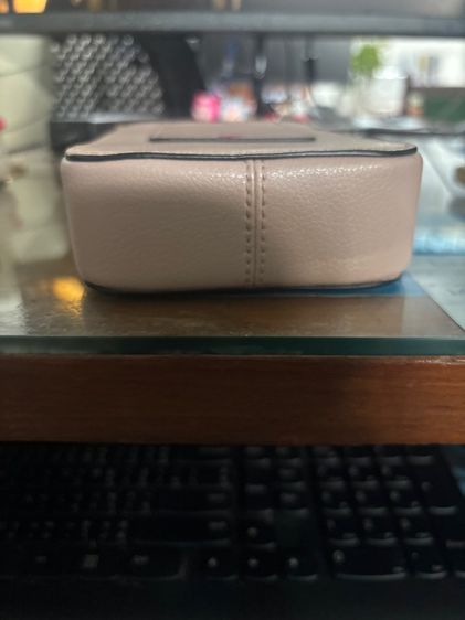 กระเป๋าใส่มือถือ kate spade แท้มือสอง มีช่องใส่บัตรด้านในและด้านหลัง รูปที่ 3