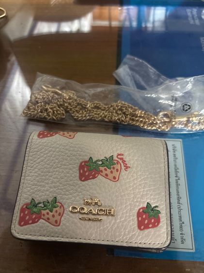 กระเป๋าใส่บัตร coach แท้ ใส่เงินได้ มีสายโซ่สะพายไหล่ ถอดสายได้