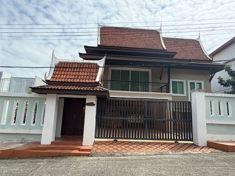 บ้านที่ถูกดีไซน์ด้วยความรัก ความใส่ใจ และความภาคภูมิใจในความเป็นไทย บ้านหลังใหญ่ ที่ดิน 150 ตารางวา พื้นที่ใช้สอยกว่า 1,000 ตารางเมตร