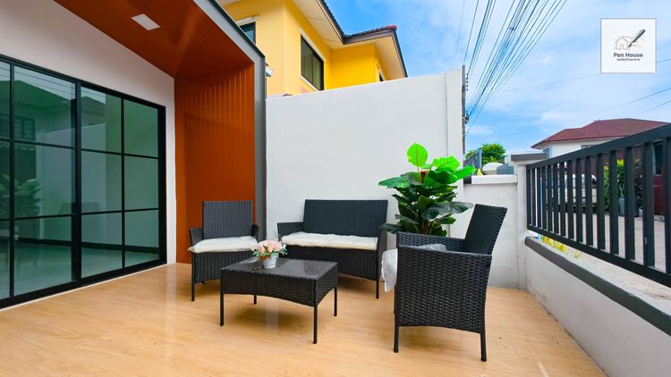 มีบางส่วน ขาย บ้านเดี่ยว 2 ชั้น หมู่บ้าน KC Garden Home 12 พื้นที่กว้าง ให้มาถึง 5 ห้องนอน 3 ห้องน้ำ มีพื้นที่นั่งเล่น เฟอร์นิเจอร์ครบ รูปที่ 3