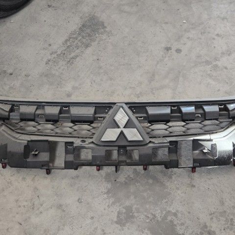 กระจังหน้า Mitsubishi Triton ปี19