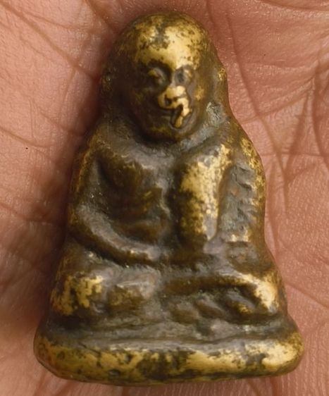 พระรูปหล่อพลวงพ่อเงินเนื้อเก่า