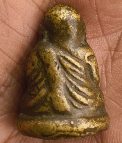 พระรูปหล่อพลวงพ่อเงินเนื้อเก่า รูปที่ 2