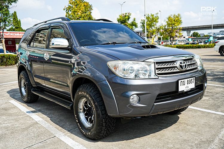 Toyota Fortuner 2010 3.0 V 4WD Utility-car ดีเซล ไม่ติดแก๊ส เกียร์อัตโนมัติ เทา รูปที่ 3
