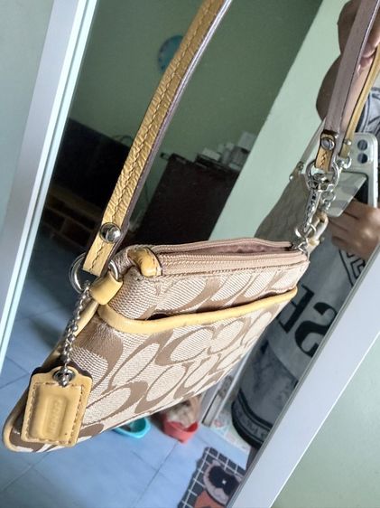 coach คล้องมือ รูปที่ 2