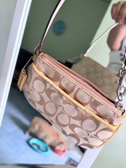 coach คล้องมือ