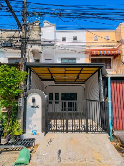  (ขาย) ทาวน์เฮ้าส์ 2 ชั้น พื้นที่ 16 ตร.วา 2 ห้องนอน 2 ห้องน้ำ หมู่บ้านสุภาวัลย์ เฟอนิเจอร์ครบ หิ้วกระเป๋าใบเดียวเข้าอยู่ได้เลย
