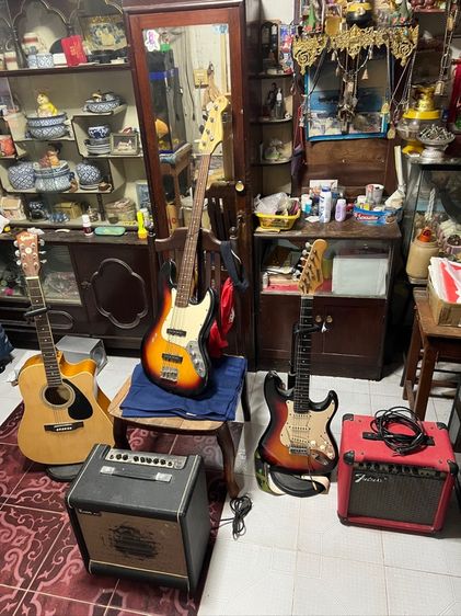 อื่นๆ อื่นๆ มีหลายชิ้น กีต้าไฟฟ้า โปร่งไฟฟ้า เบส แอม เอฟเฟค