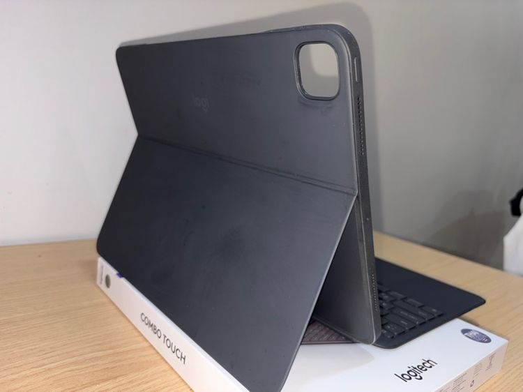 แป้นพิมพ์ Logitech combo touch iPad Pro M4 13 นิ้ว รูปที่ 2