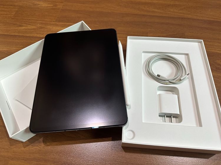 เจ้าของขายเอง IPAD AIR5 WIFI + Cellular 64 GB  สี Space Gray พร้อม Apple Pencil2