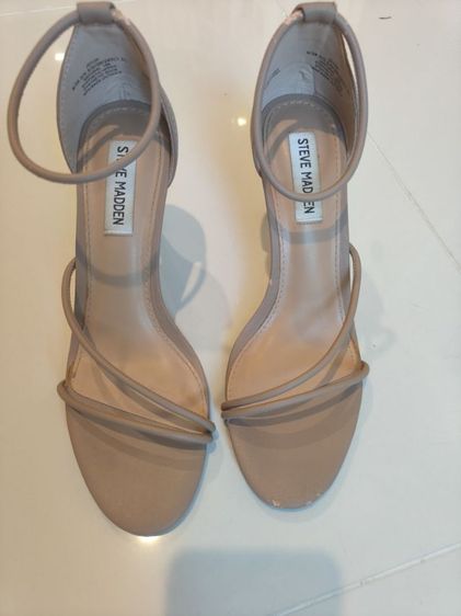 รองเท้าส้นสูง 