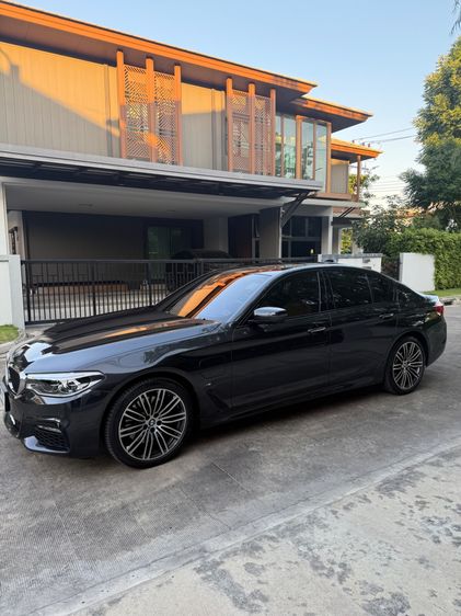 BMW Series 5 2018 530e ปลั๊กอินไฮบริด (PHEV) เทา รูปที่ 3