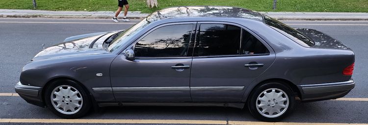 Mercedes-Benz E-Class 2000 E280 Sedan เบนซิน เกียร์อัตโนมัติ เทา รูปที่ 2