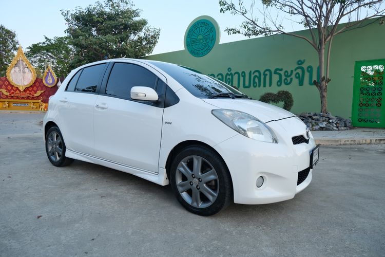รถ Toyota Yaris 1.5 RS สี ขาว