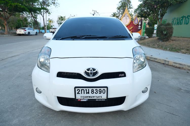 Toyota Yaris 2013 1.5 RS Sedan เบนซิน ไม่ติดแก๊ส เกียร์อัตโนมัติ ขาว รูปที่ 2