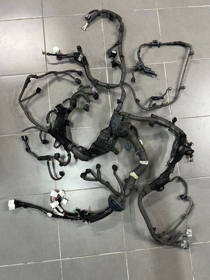 ขายชุดสายไฟห้องเครื่อง Toyota Revo 2018