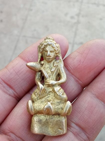 พระกริ่ง ตั๊กแตน เขมร เนื้อนาค รูปที่ 2