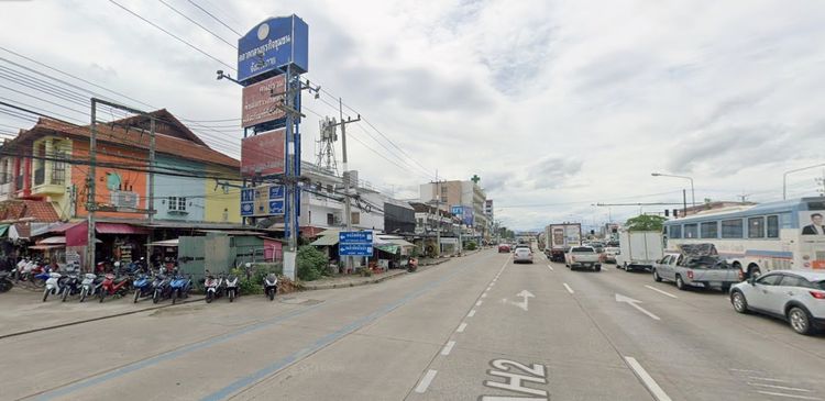 อาคารพาณิชย์ใจกลางเมืองตาก 3 คูหา 2 ชั้นครึ่ง เนื้อที่ 102 ตารางวา