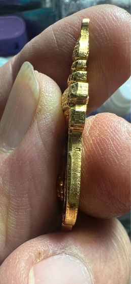 เหรียญจักรพรรดิ์นารายณ์ปี 2546 วัดสุทัศน์ รูปที่ 2