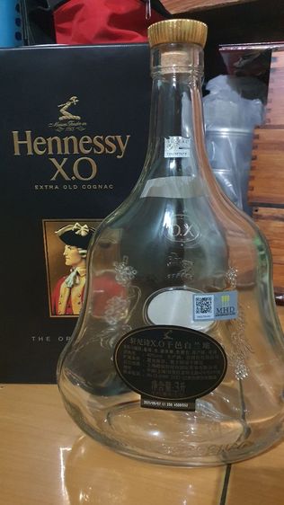 ขวดเหล้าเปล่าขนาด300Lใหญ่จัมโบ้พร้อมกล่องสภาพสมบูรณ์