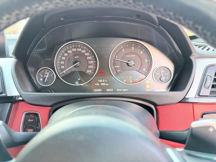 BMW Series 3 2015 320d Sedan ดีเซล เกียร์อัตโนมัติ ดำ รูปที่ 4