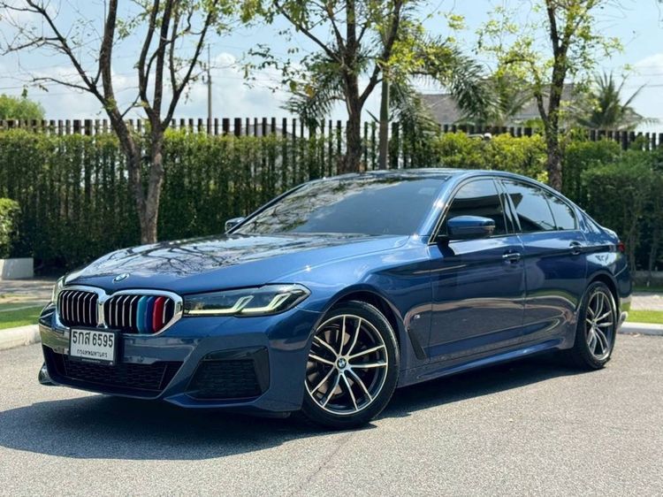 รถ BMW Series 5 520d สี น้ำเงิน