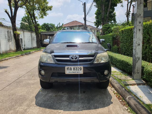 รถ Toyota Fortuner 3.0 V 4WD สี ดำ