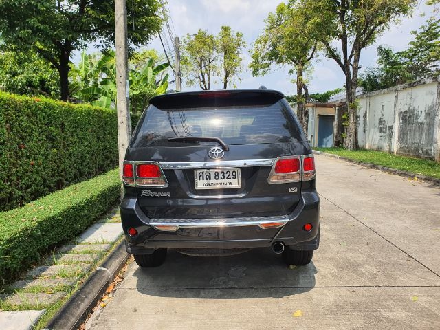 Toyota Fortuner 2005 3.0 V 4WD Utility-car ดีเซล เกียร์อัตโนมัติ ดำ รูปที่ 4