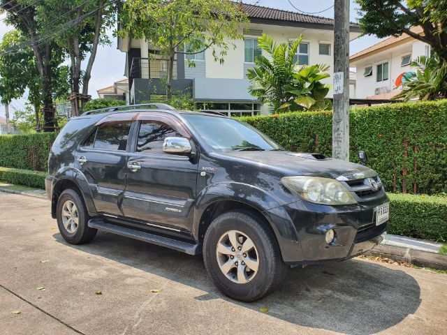 Toyota Fortuner 2005 3.0 V 4WD Utility-car ดีเซล เกียร์อัตโนมัติ ดำ รูปที่ 2