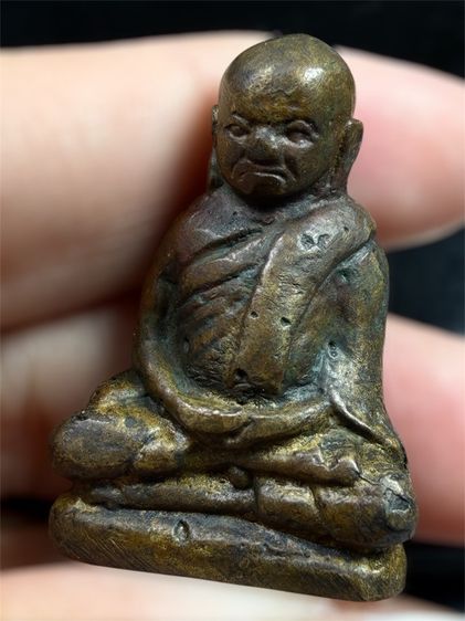 รูปหล่อ หลวงพ่อเงิน  , ท่ามะไฟ   จีวรห่าง. รูปที่ 4